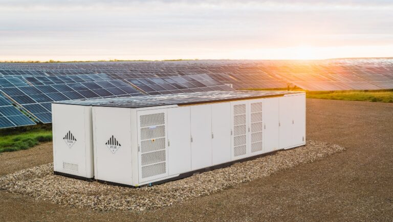 Complete Guide To Commercial Solar Energy Storage Systems